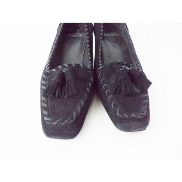 STUART WEITZMAN BLACK NUBUCK LEATHER LOW HEEL PUMP SHOE W TASSLE SZ 6M SPAIN - Picture 3 of 8